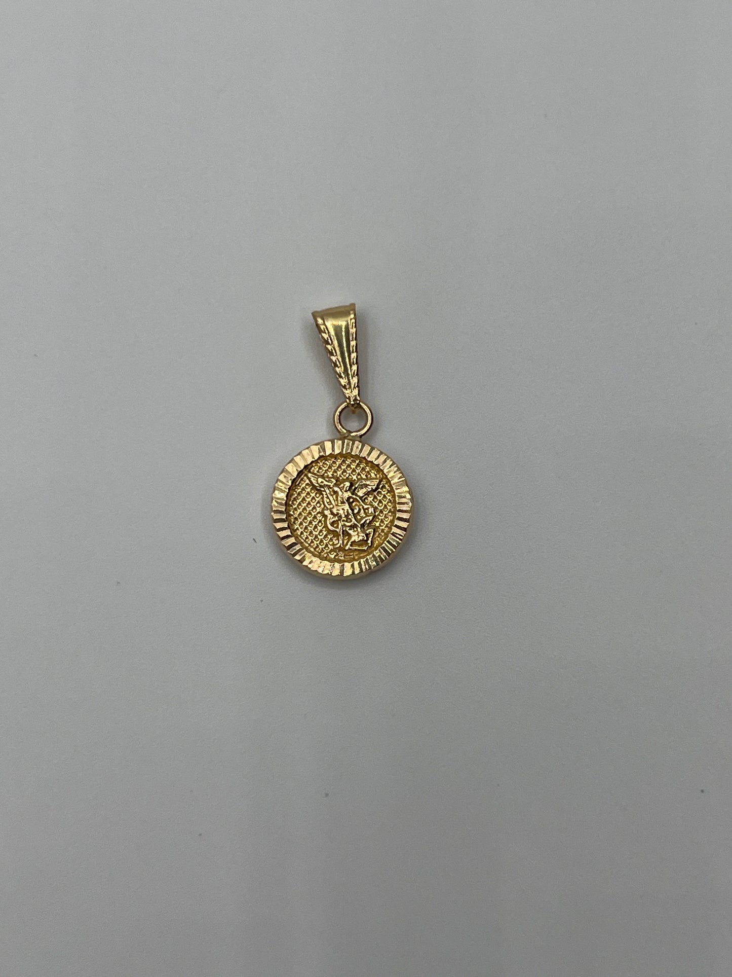 Dije Arcangel San Miguel Oro amarillo 18k 0,78 Gr / 11,50 mm / 1,5 Cm