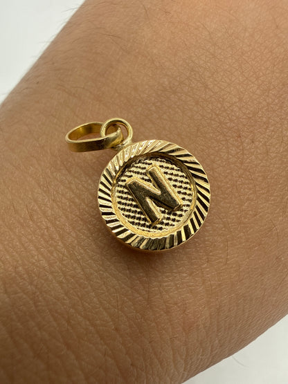 Dije Letra N Diamantada Oro amarillo 18k 0,68 Gr / 10 mm / 1 Cm