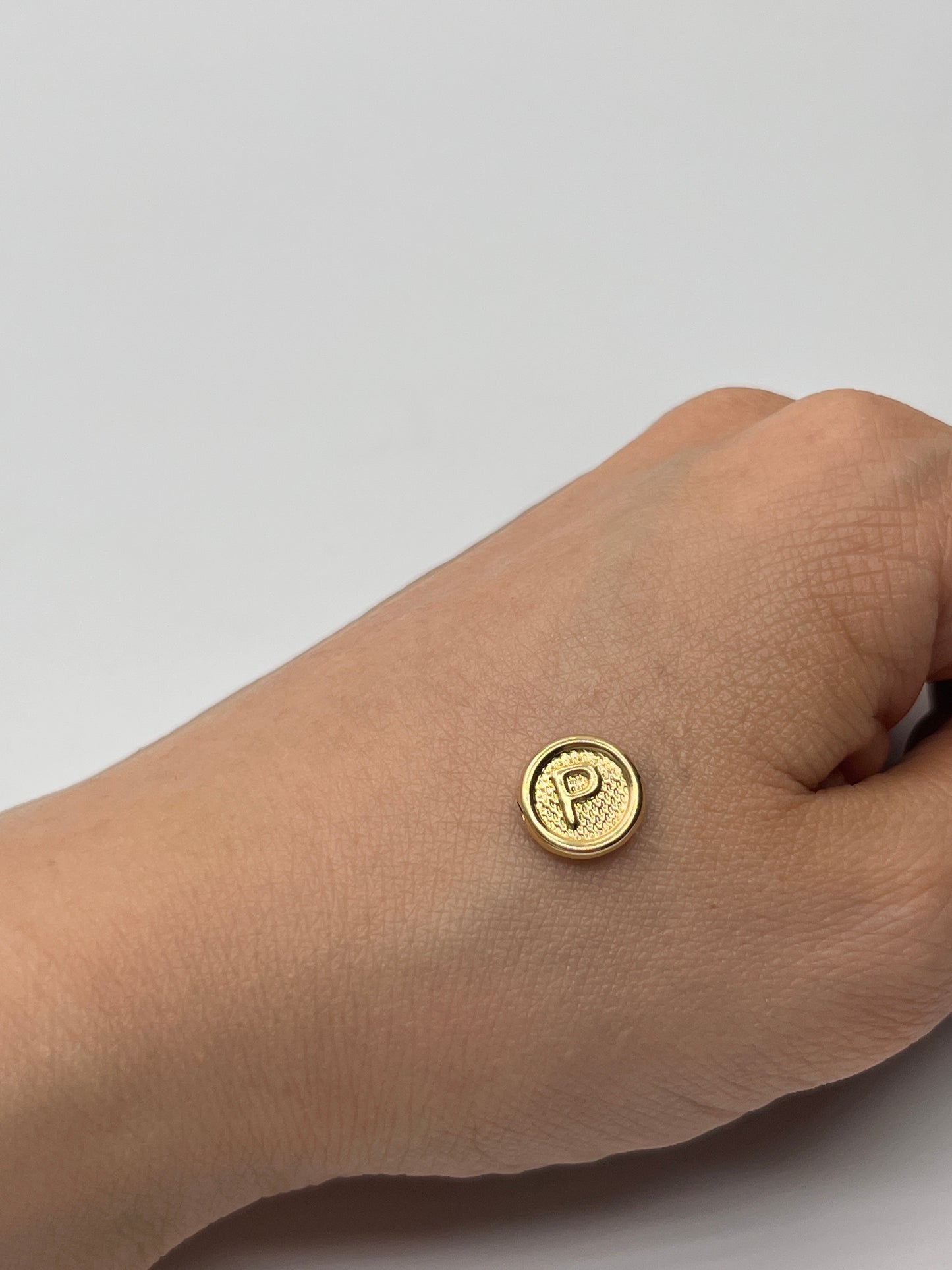 Herraje Letra P Oro amarillo 18k 0,39 Gr / 1 Cm