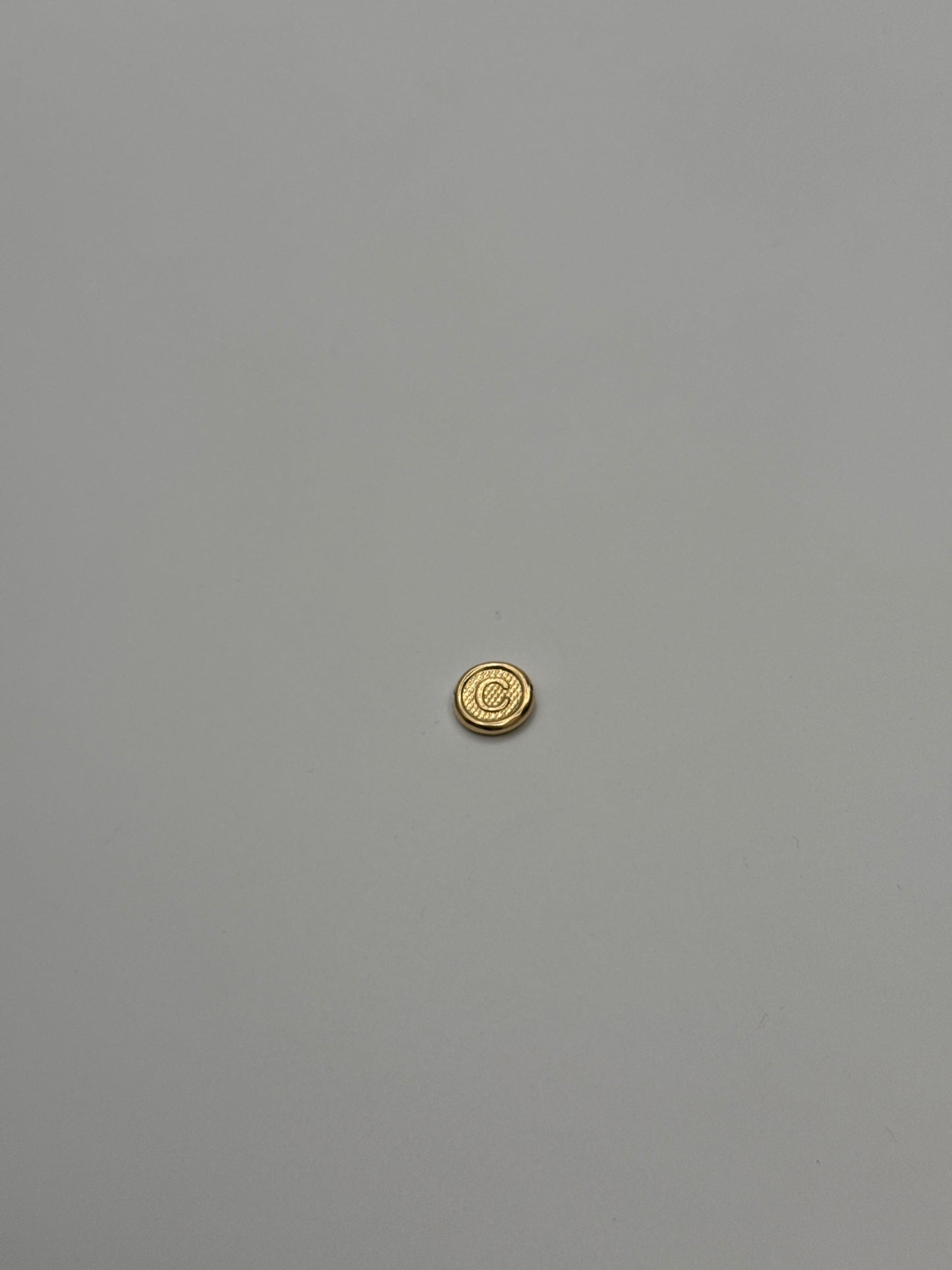 Herraje Letra C  Oro amarillo 18k 0,41 Gr / 1 Cm
