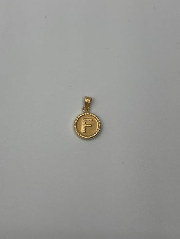 Dije Letra F Oro amarillo 18k 0,55 Gr / 10,1 mm / 1 Cm