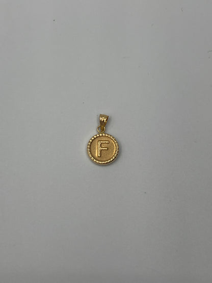 Dije Letra F Oro amarillo 18k 0,55 Gr / 10,1 mm / 1 Cm