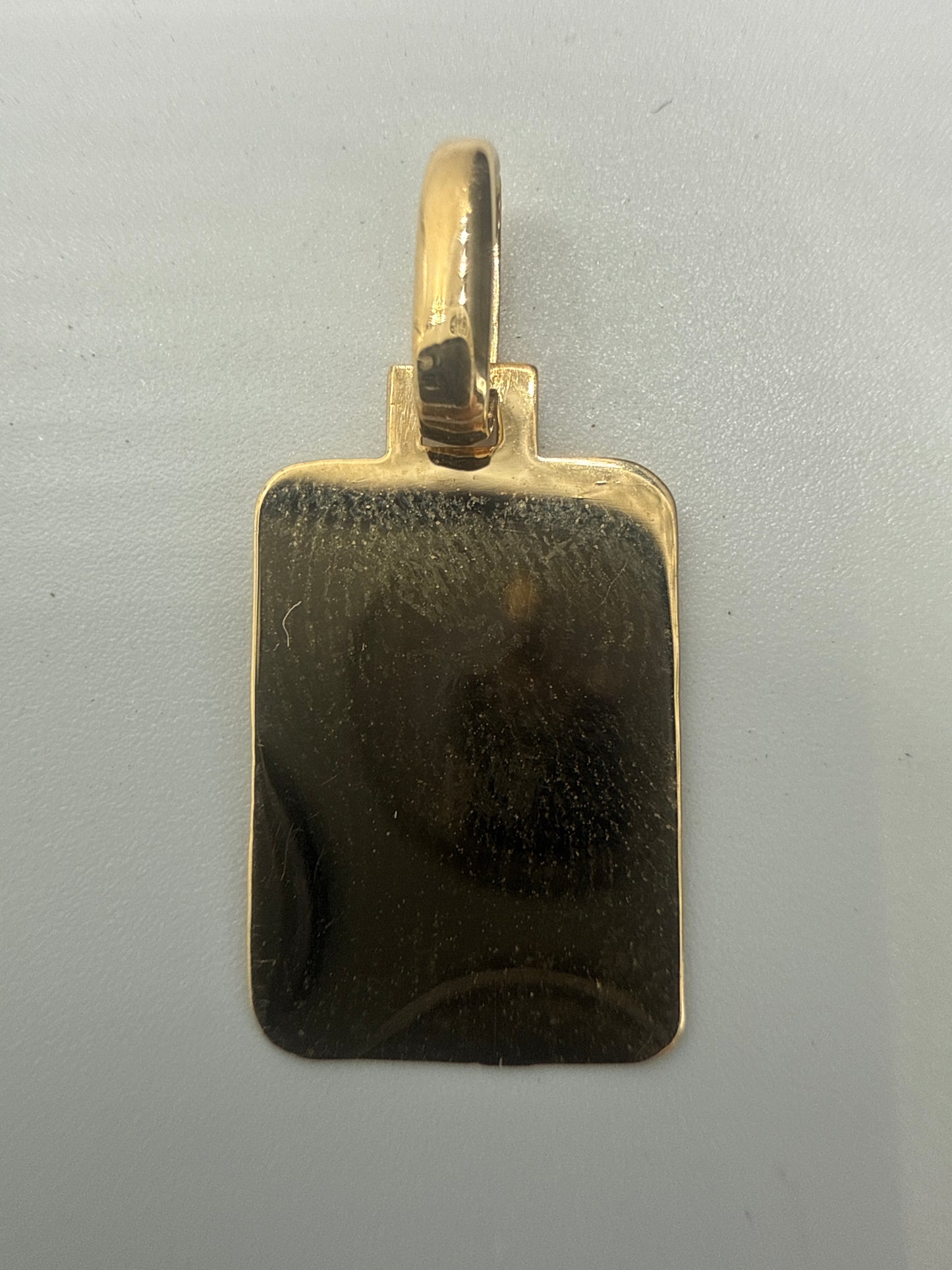 Dije Placa Lisa Oro amarillo 18k 0,55 Gr / 10,40 mm / 1,6 Cm