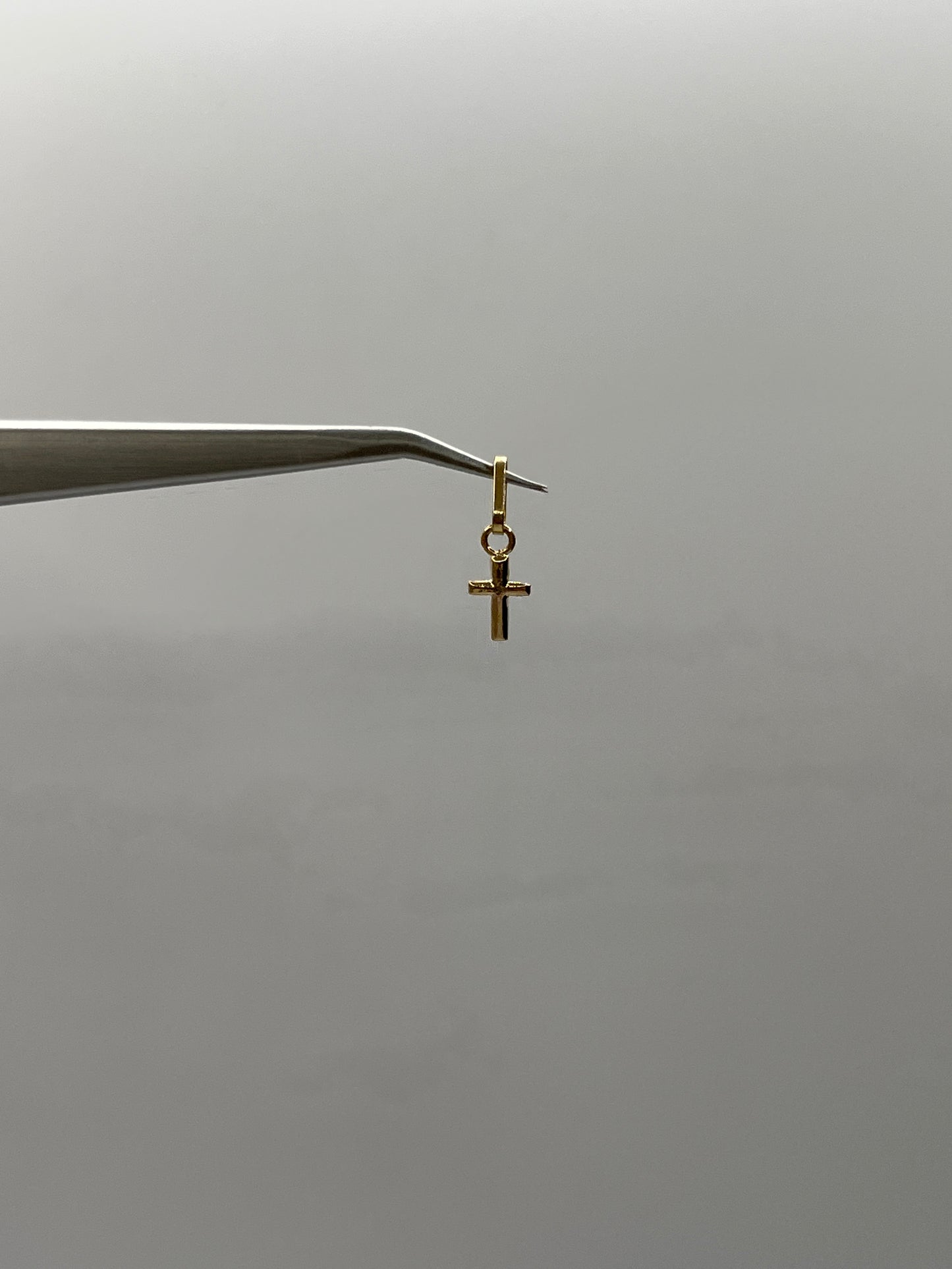 Dije Cruz Lisa Oro amarillo 18k 0,21 Gr / 5 mm / 1,1 Cm
