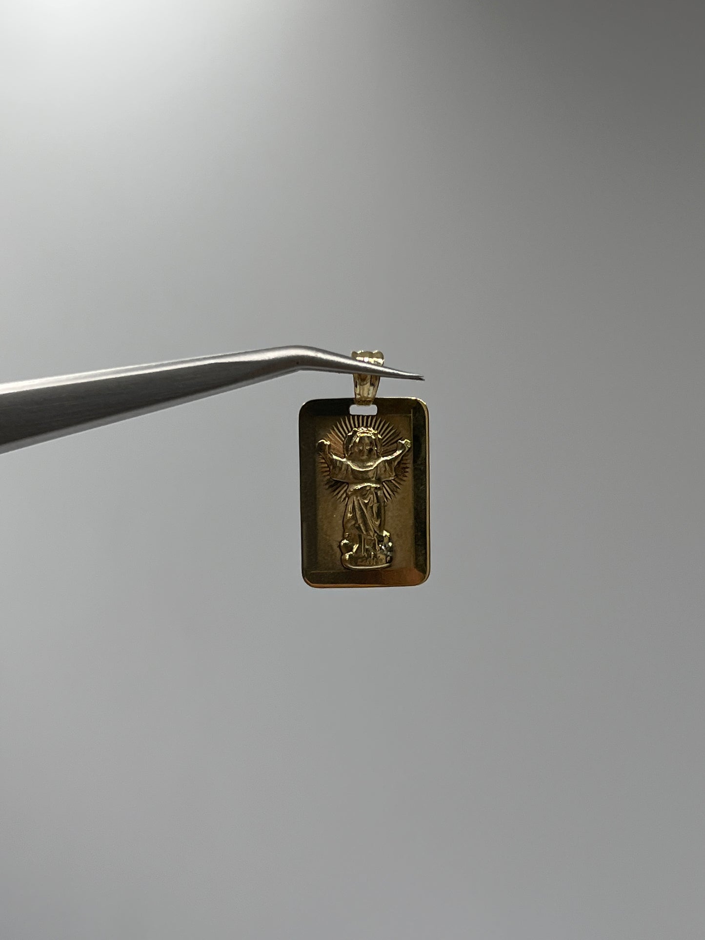 Dije Placa Divino Niño Oro amarillo 18k 1,29 Gr / 14 mm / 2 Cm