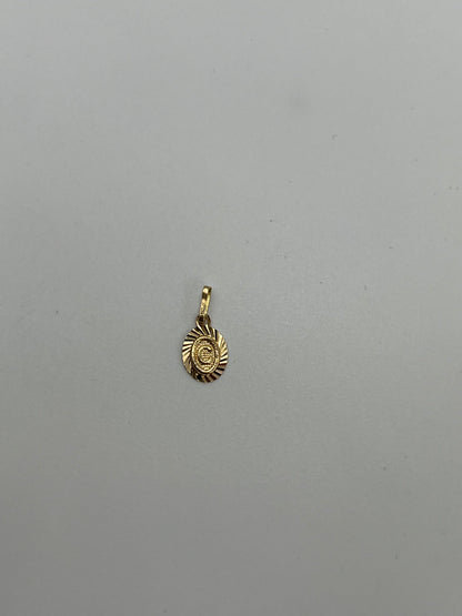 Dije letra C Oro amarillo 18k 0,43 Gr / 7 mm / 1,1 Cm
