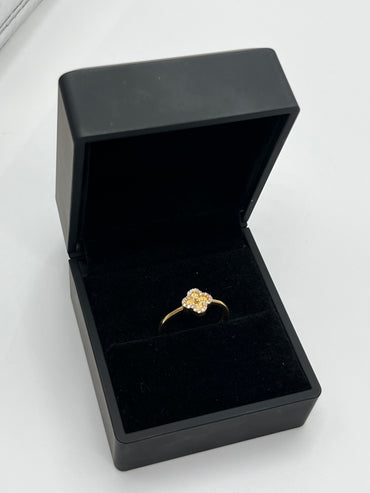 Anillo trebol Oro amarillo 18k / Talla 8 / 1,62 Gr / 8,45 mm