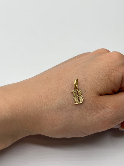 Dije Letra B Oro amarillo 18k 0,53 Gr / 7,80 mm / 1,2 Cm
