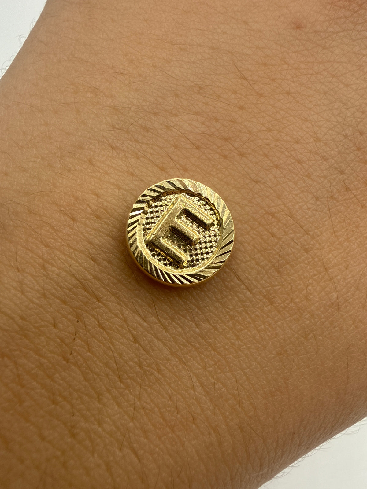 Herraje Letra E Diamantada Oro amarillo 18k 0,51 Gr / 1 Cm