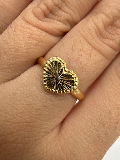 Anillo Corazon Diamantado Oro amarillo 18k / Talla 6 / 1,18 Gr / 7,8 mm