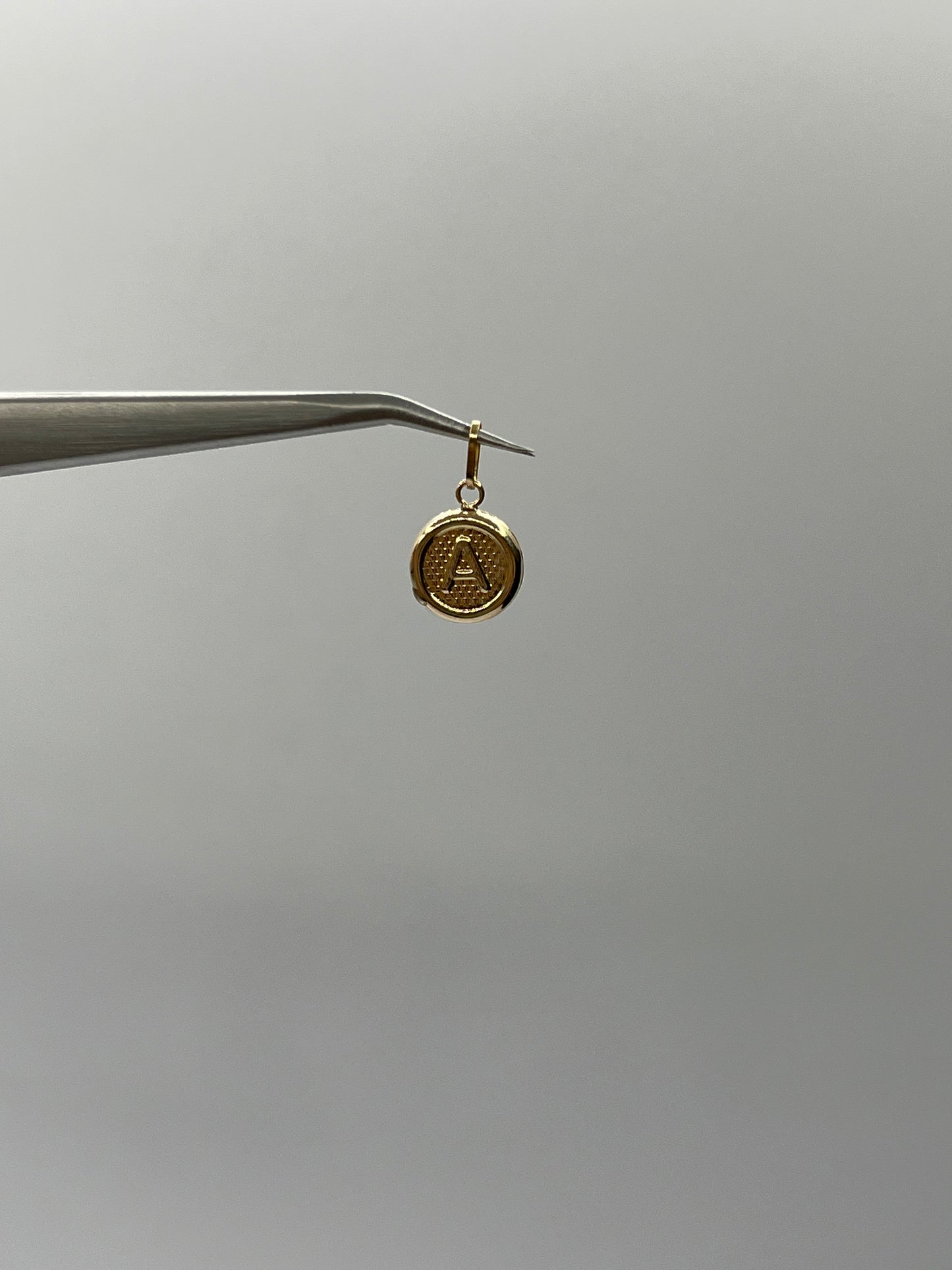 Dije Letra A Oro amarillo 18k 0,51 Gr / 10 mm / 1 Cm