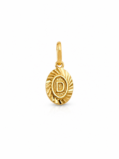 Dije letra D Oro amarillo 18k 0,44 Gr / 7 mm / 1,1 Cm