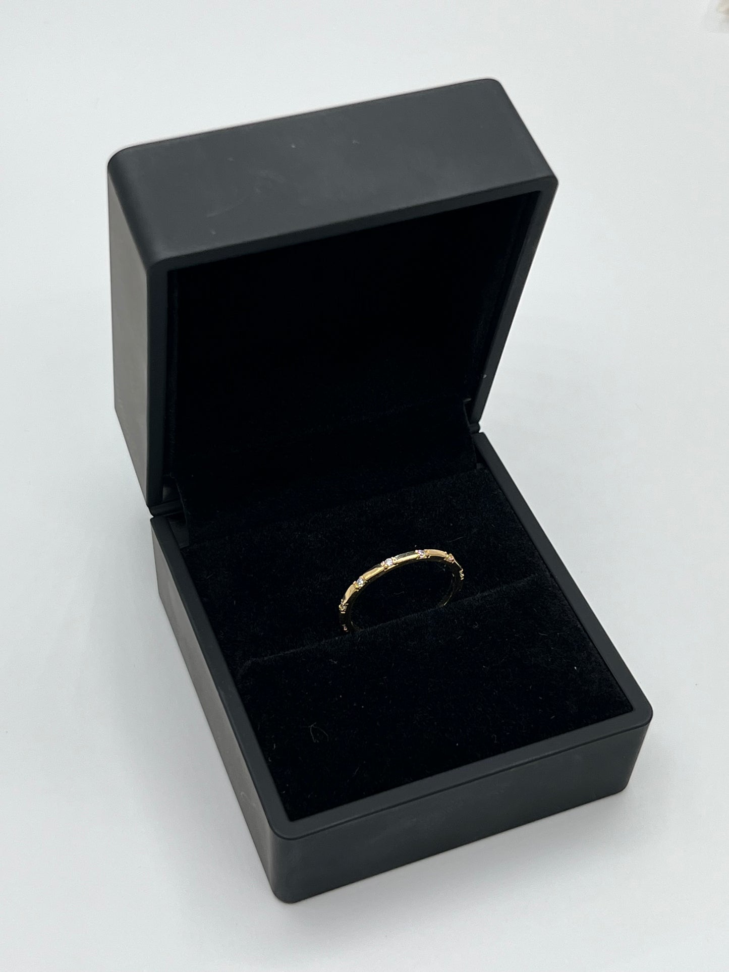 Anillo circon blanco Oro amarillo 18k / Talla 6 1/2 / 1,30 Gr / 1,32 mm