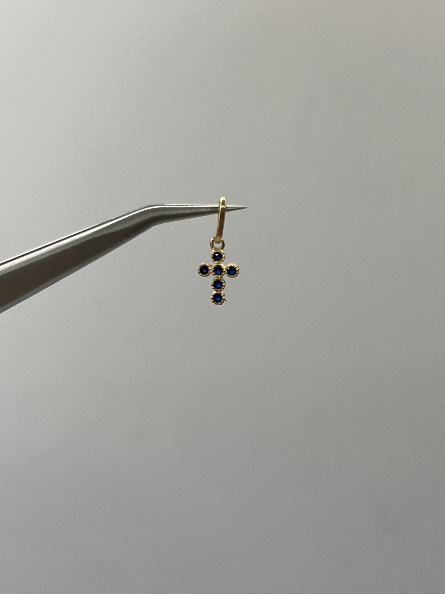 Dije cruz circon azul Oro amarillo 18k 0,33 Gr / 5,60 mm / 0,90 Cm