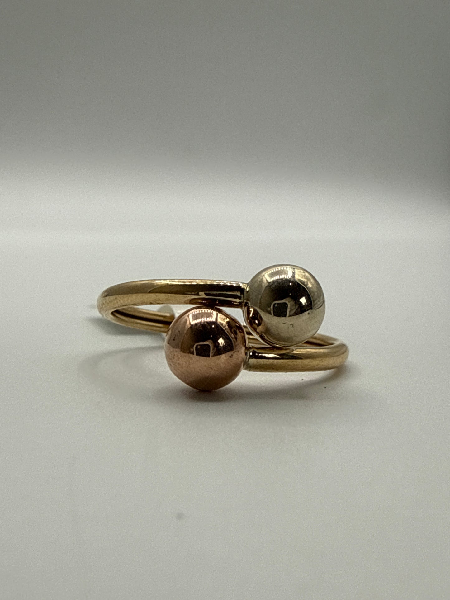 Anillo Tu Y Yo Tres oros 18k / Talla 8 1/2 / 1,39 Gr / 8 mm