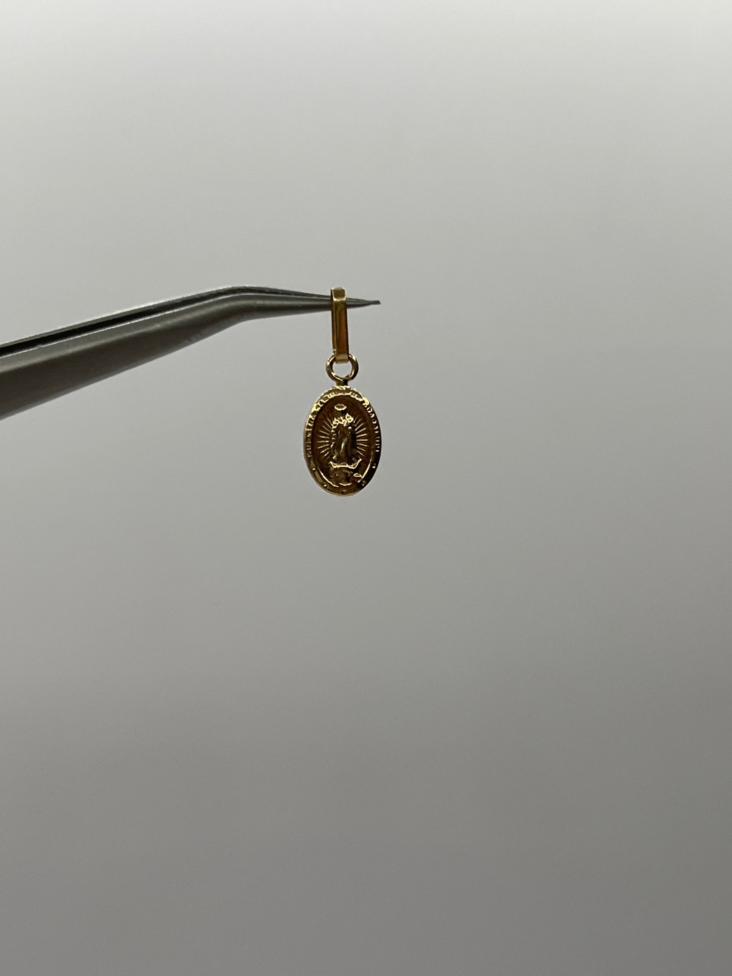 Dije Virgen Guadalupe Oro amarillo 18k 0,37 Gr / 6 mm / 1,3 Cm