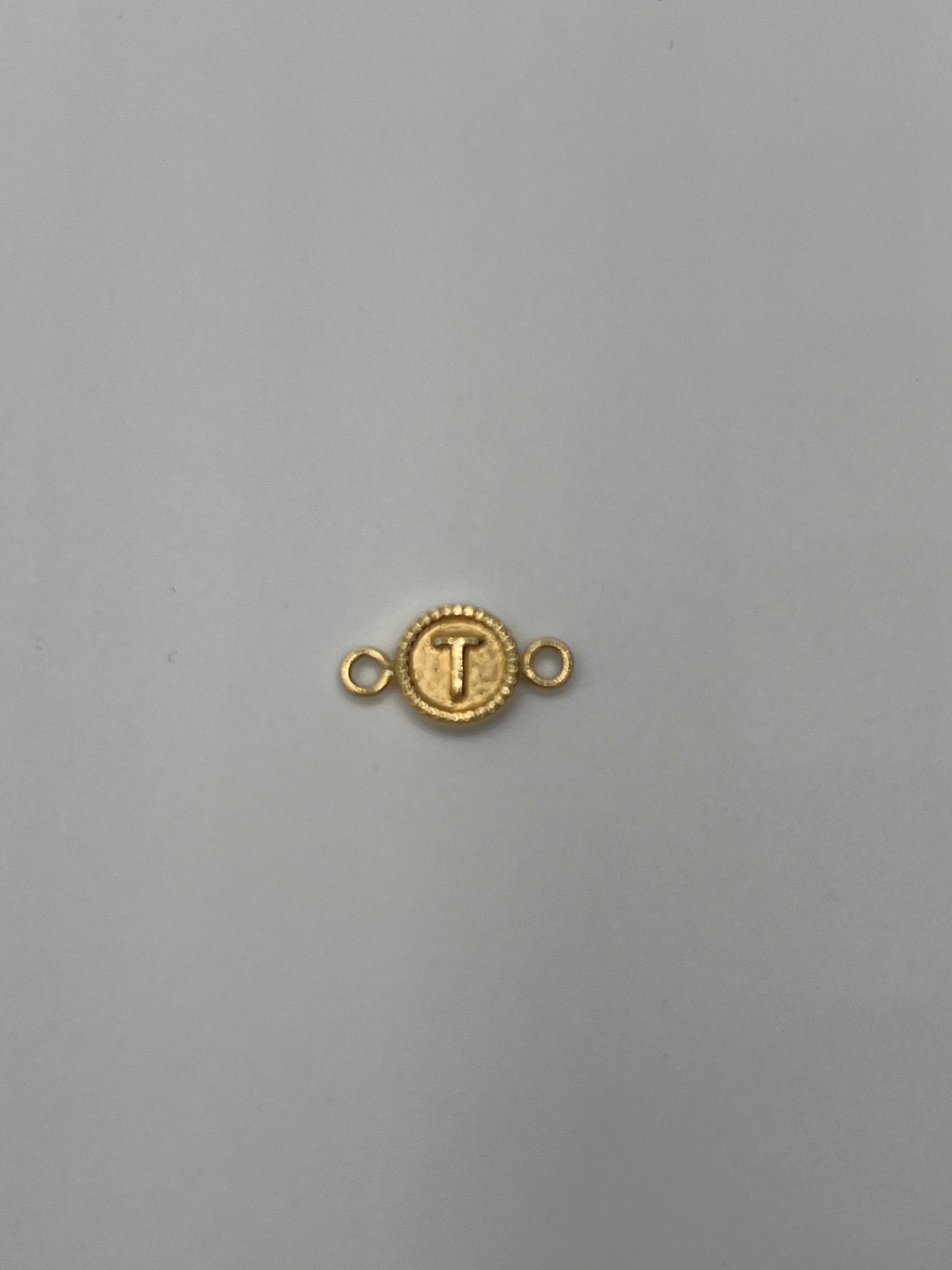 Herraje Letra T Oro amarillo 18k 0,43 Gr / 0,8 Cm