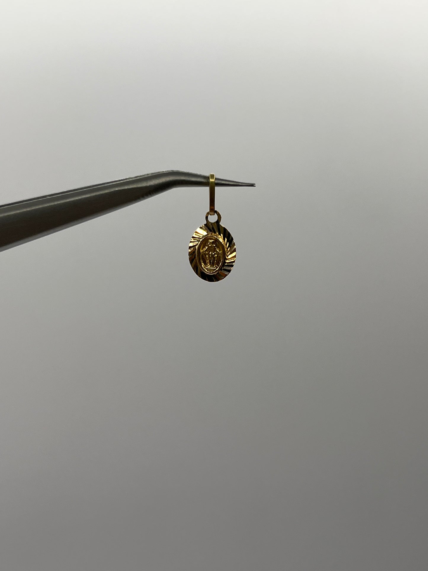 Dije Virgen Milagrosa Oro amarillo 18k 0,45 Gr / 7,4 mm / 1 Cm