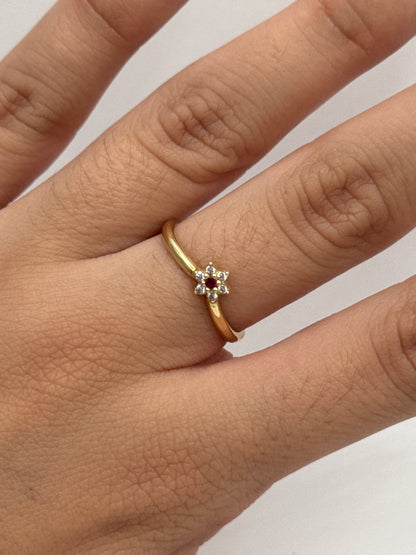 Anillo Flor Circon Blanco y Rojo Oro amarillo 18k / Talla 6 1/2 / 1,83 Gr / 5,7 mm