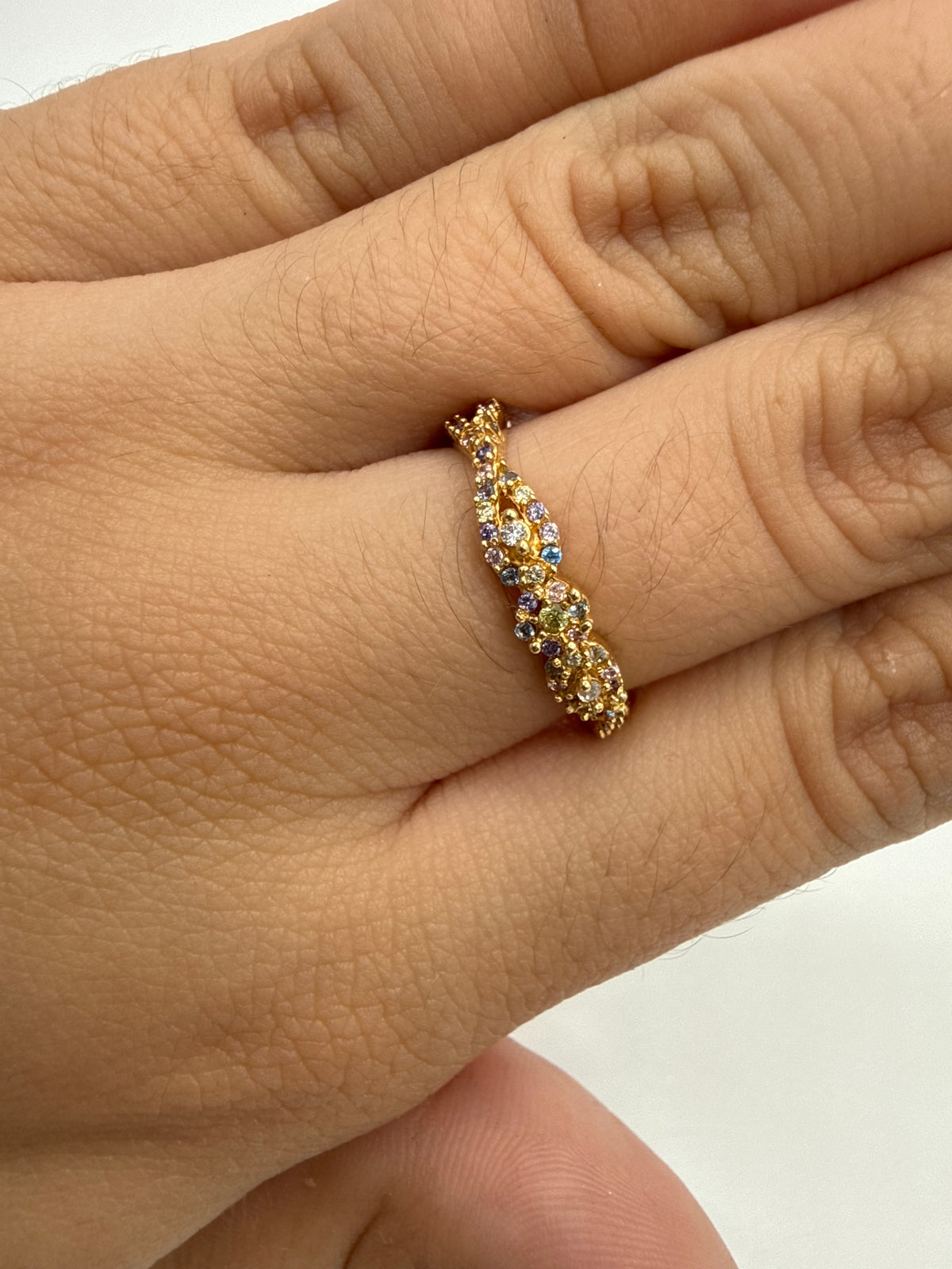 Anillo Circon Lila y Blanco Oro amarillo 18k / Talla 6 1/2 / 2,47 Gr / 3,8 mm