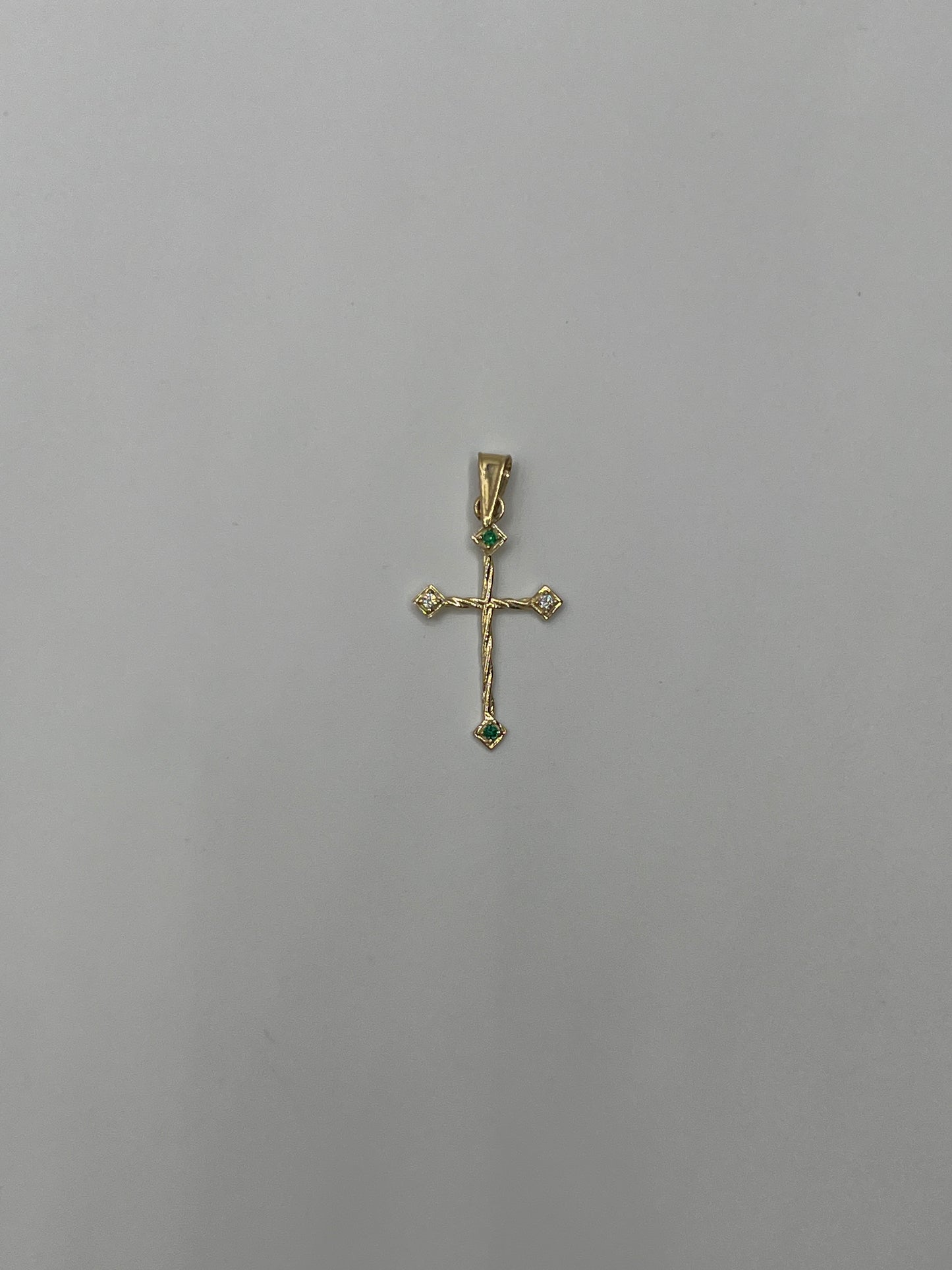 Dije Cruz Circon Blanco y Verde Oro amarillo 18k 0,75 Gr / 14,80 mm / 2,6 Cm