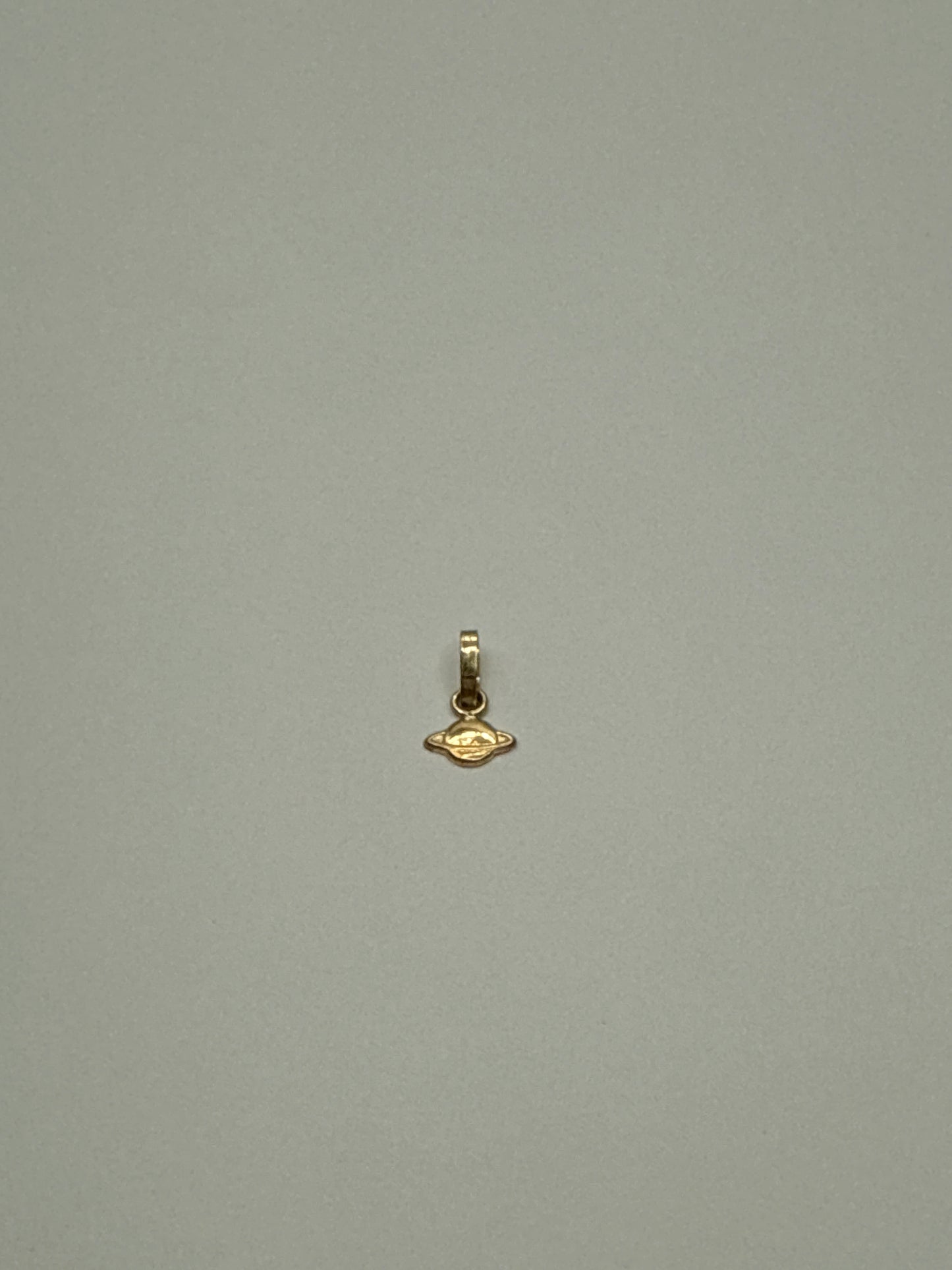 Dije planeta Saturno  Oro amarillo 18k 0,24 Gr / 7,95 mm / 0,8 Cm