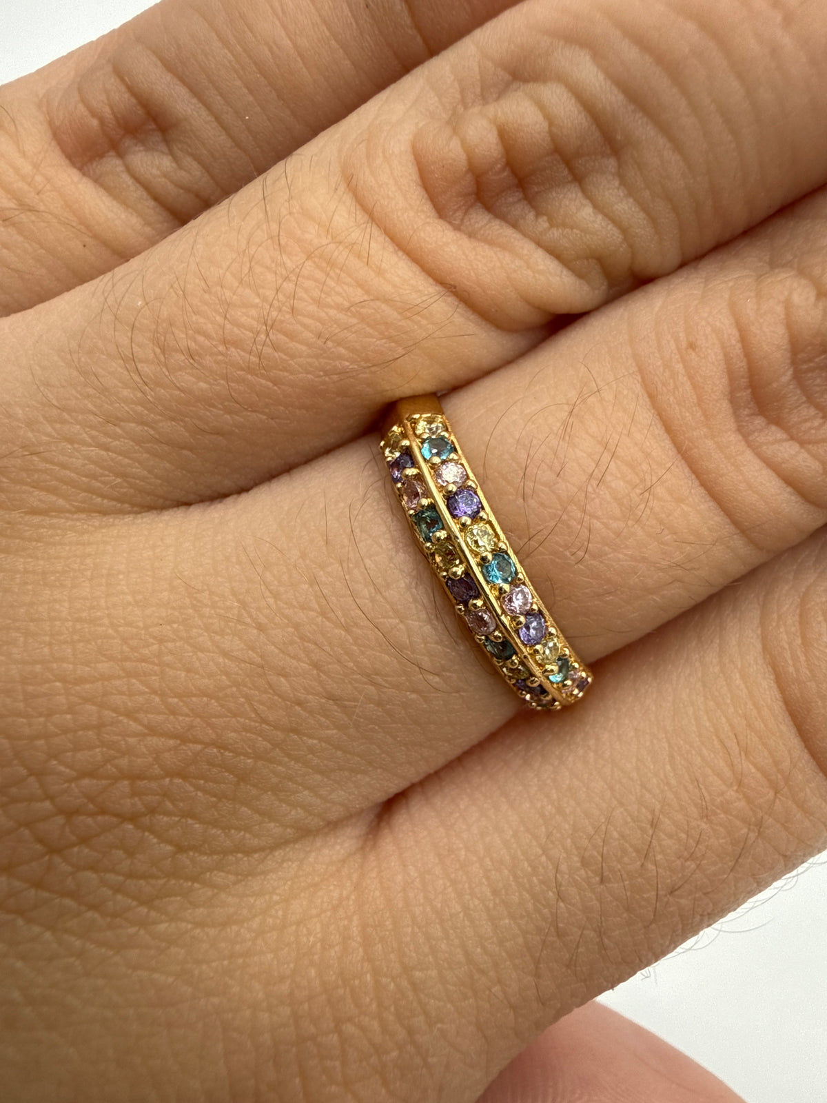 Anillo Churumbela Circon Lila y Azul Oro amarillo 18k / Talla 6 3/4 / 2,00 Gr / 3,7 mm