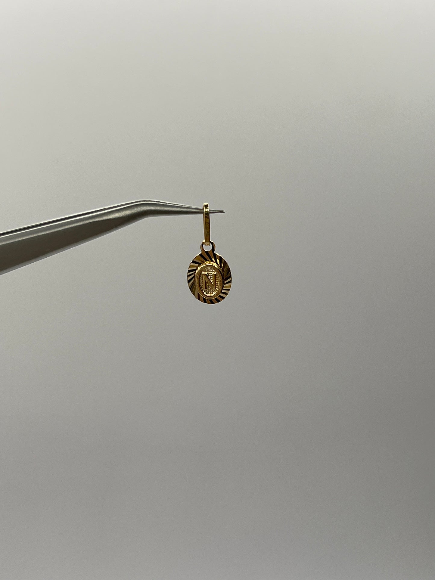 Dije Letra N Oro amarillo 18k 0,44 Gr / 7,5 mm / 1 Cm