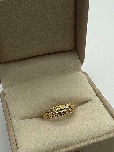 Anillo Rayado Oro amarillo 18k / Talla 6 3/4 / 3,42 Gr / 5,20 mm