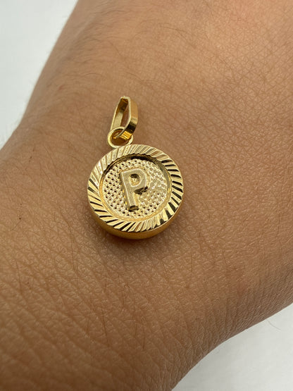 Dije Letra P Diamantada Oro amarillo 18k 0,70 Gr / 10 mm / 1 Cm