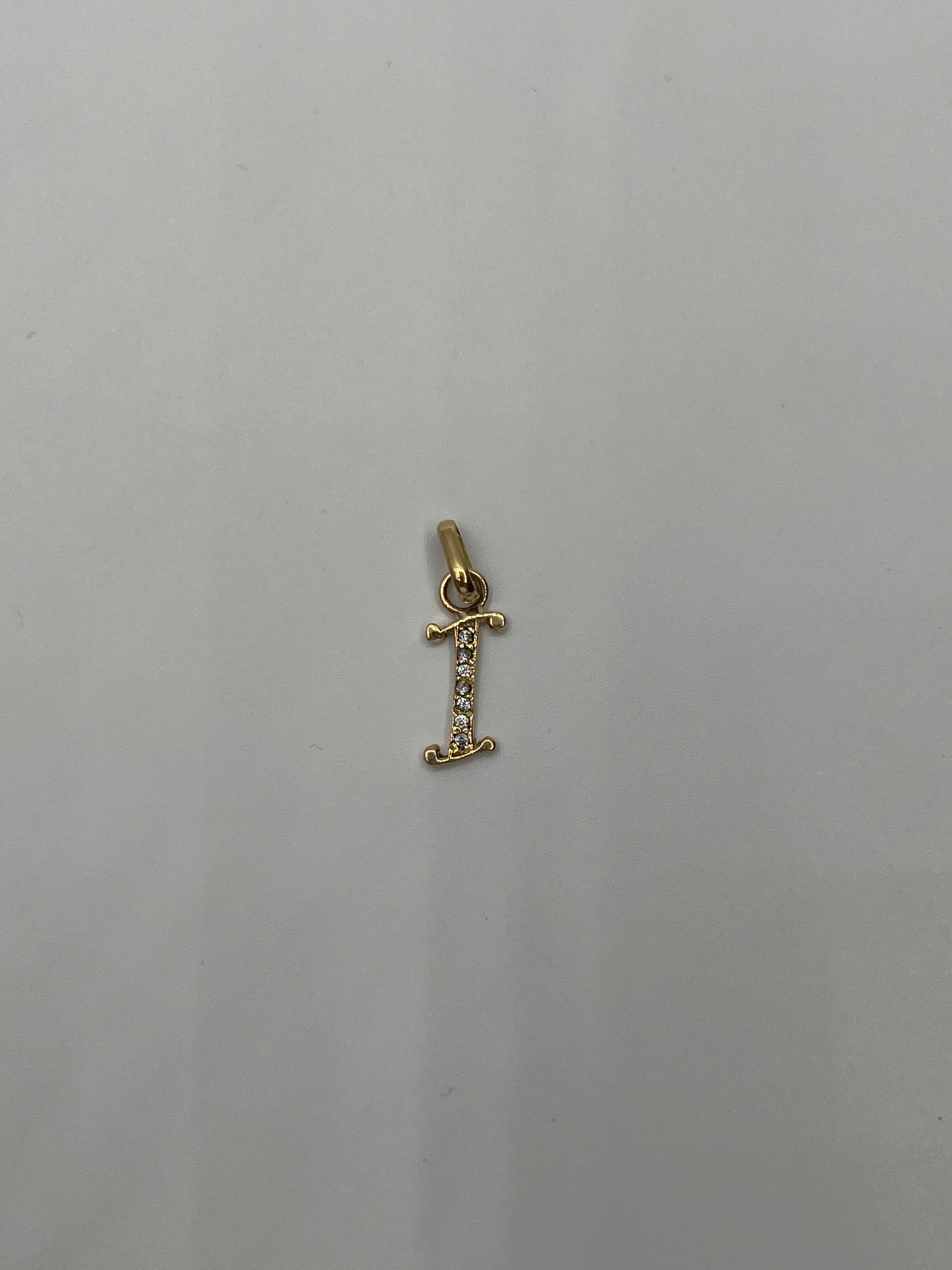 Dije letra I Oro amarillo 18k 0,62 Gr / 6,38 mm / 1,5 Cm