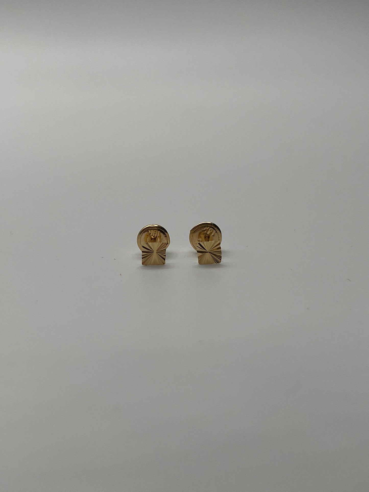 Topos Cuadrado Diamantado Oro amarillo 18k 0,48 Gr / 3 mm
