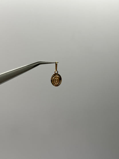 Dije Letra D Oro amarillo 18k 0,45 Gr / 7,5 mm / 1 Cm