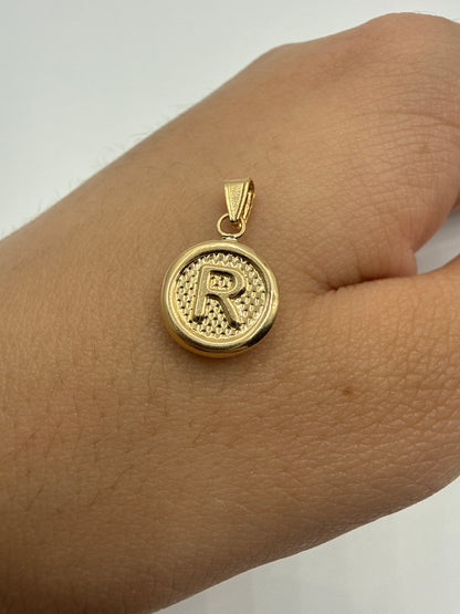Dije Letra R Oro amarillo 18k 0,50 Gr / 10 mm / 1 Cm