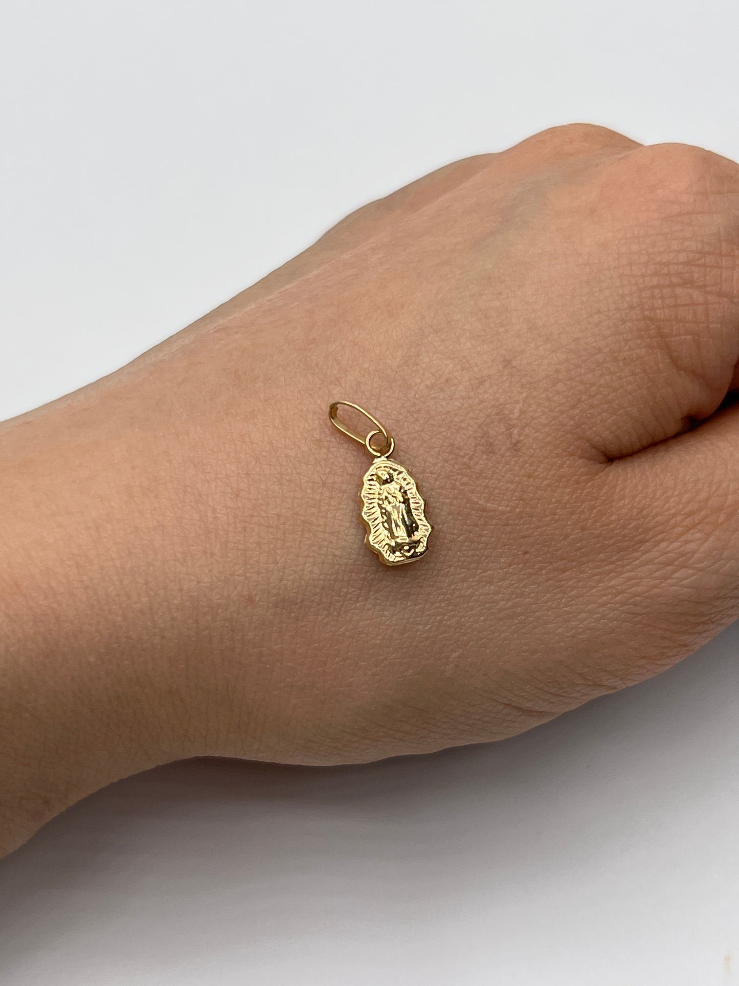 Dije Virgen Guadalupe Oro amarillo 18k 0,43 Gr / 6,83 mm / 1,3 Cm