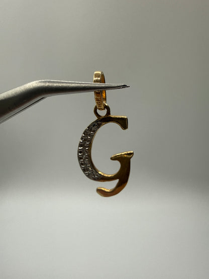 Dije Letra G Circon Blanco Oro amarillo 18k 0,90 Gr / 10 mm / 1,8 Cm