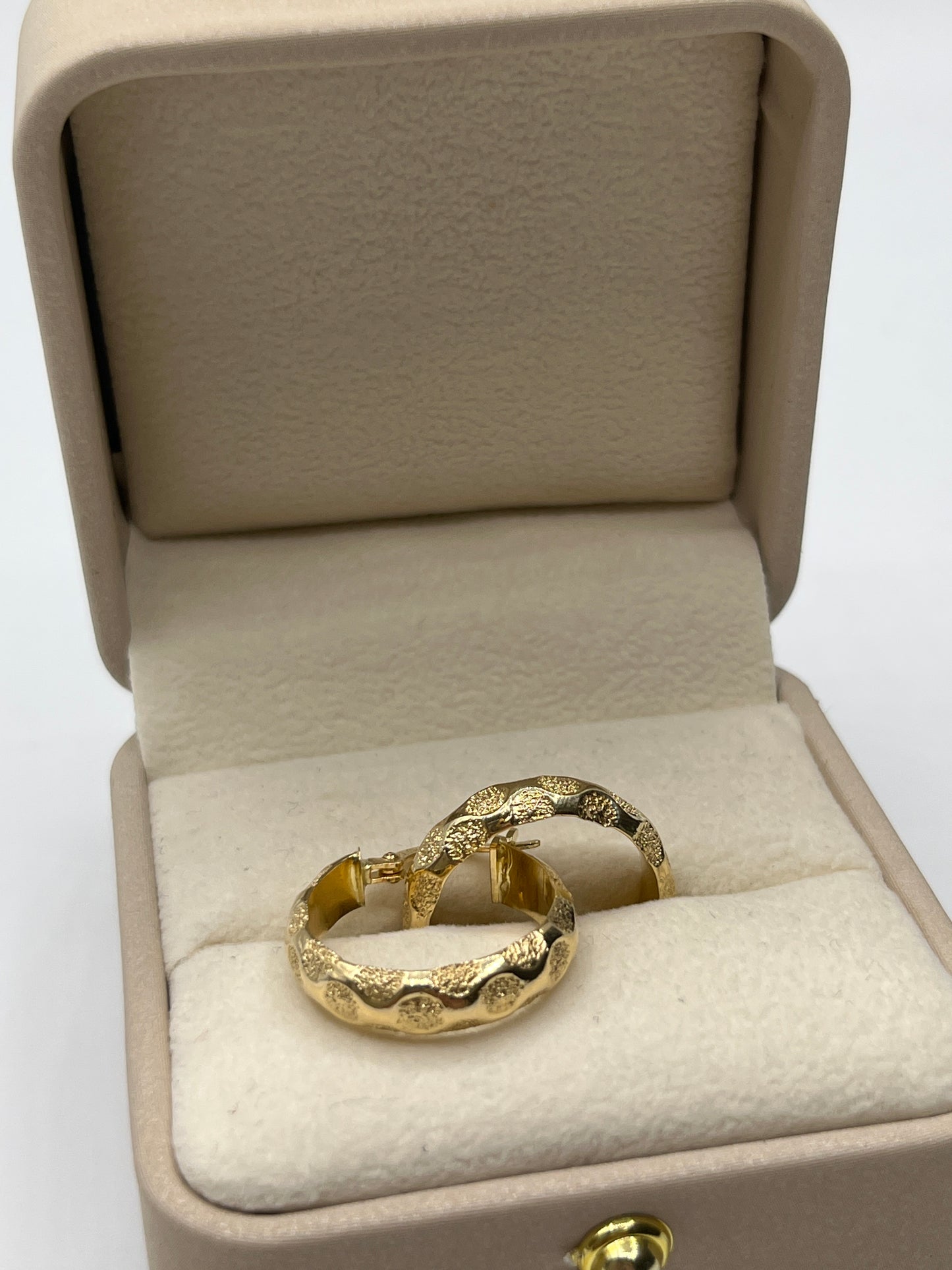 Candonga Mateada Oro amarillo 18k 2,87 Gr / 2 Cm