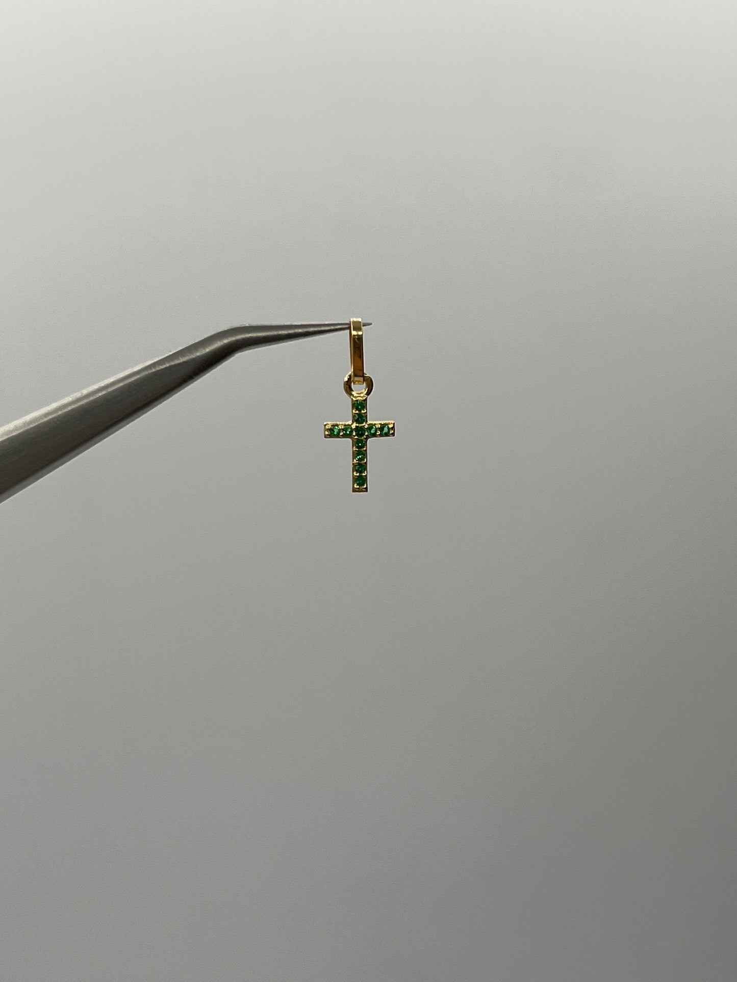 Dije cruz circon verde Oro amarillo 18k 0,43 Gr / 6,70 mm / 1,1 Cm