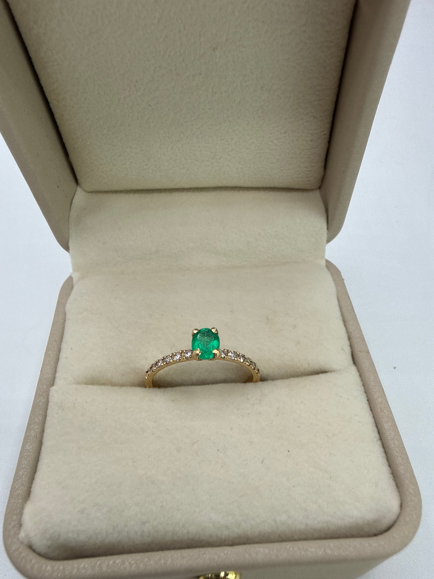Anillo Solitario Esmeralda 0.385Ct Diamante 0.175Ct Oro It Amarillo 1.81 Gr / Talla 7 / 1,92 Gr
