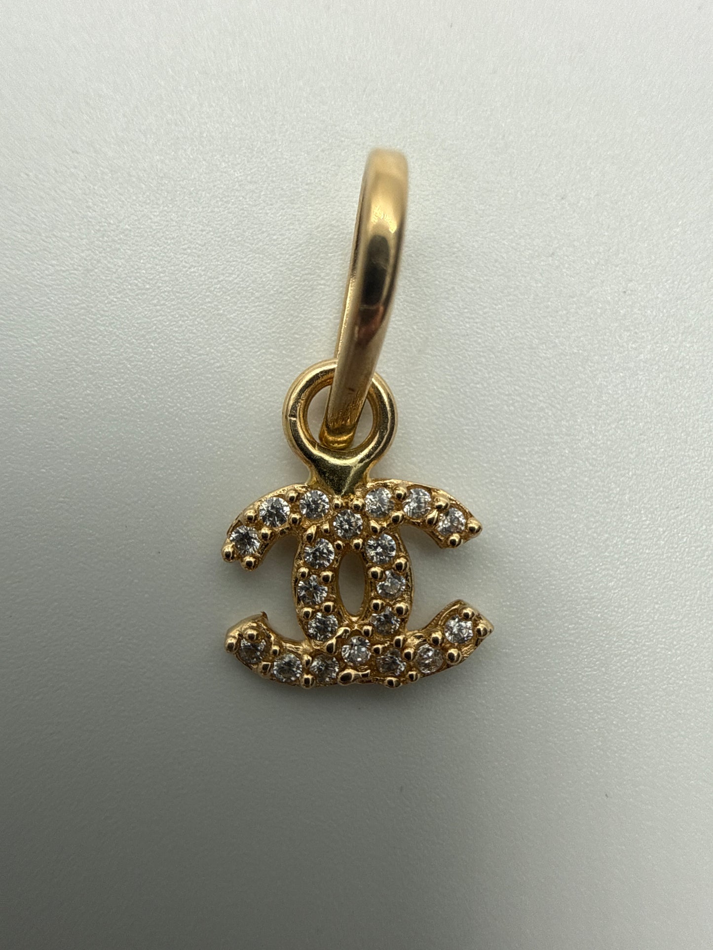 Dije CH Oro amarillo 18k 0,74 Gr / 9,15 mm / 1 Cm