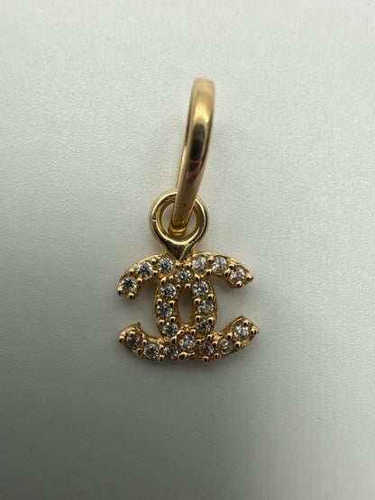 Dije CH Oro amarillo 18k 0,74 Gr / 9,15 mm / 1 Cm