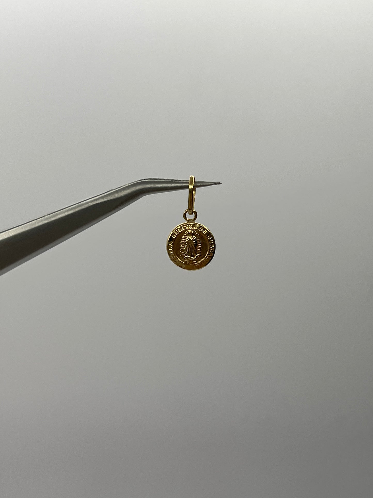 Dije Virgen Guadalupe Oro amarillo 18k 0,33 Gr / 0,8 mm / 1 Cm