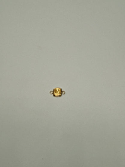 Herraje letra R Oro amarillo 18k 0,28 Gr / 0,8 Cm