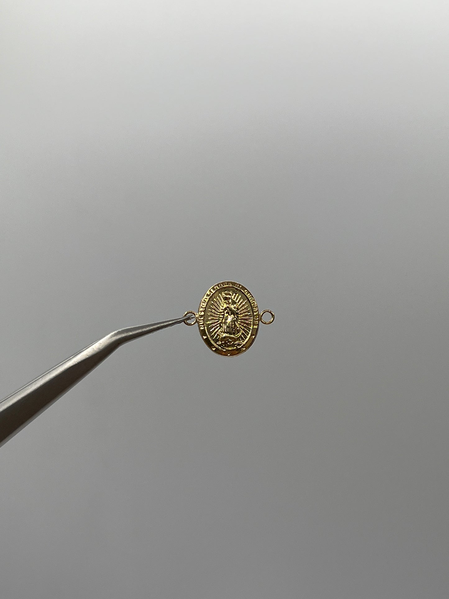 Herraje Virgen Guadalupe Oro amarillo 18k 0,48 Gr / 1 Cm