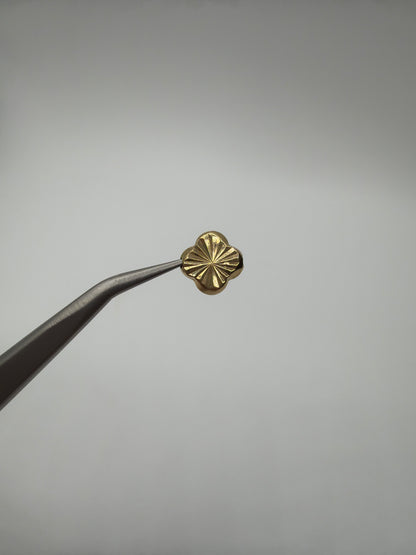 Herraje Trebol Diamantado Oro amarillo 18k 0,29 Gr / 1 Cm
