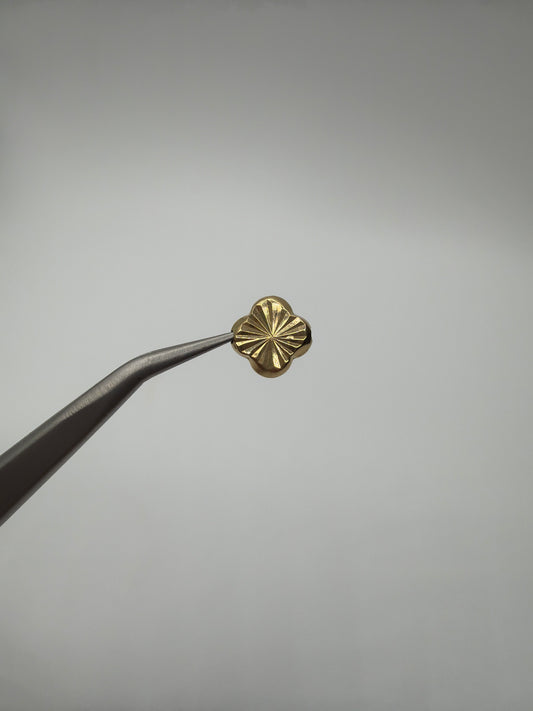 Herraje Trebol Diamantado Oro amarillo 18k 0,29 Gr / 1 Cm