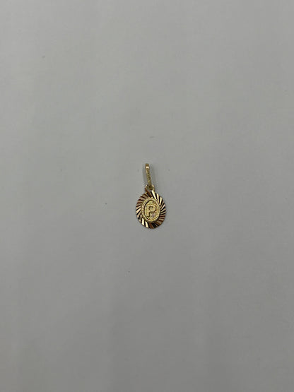 Dije Letra P Oro amarillo 18k 0,46 Gr / 7,5 mm / 1 Cm