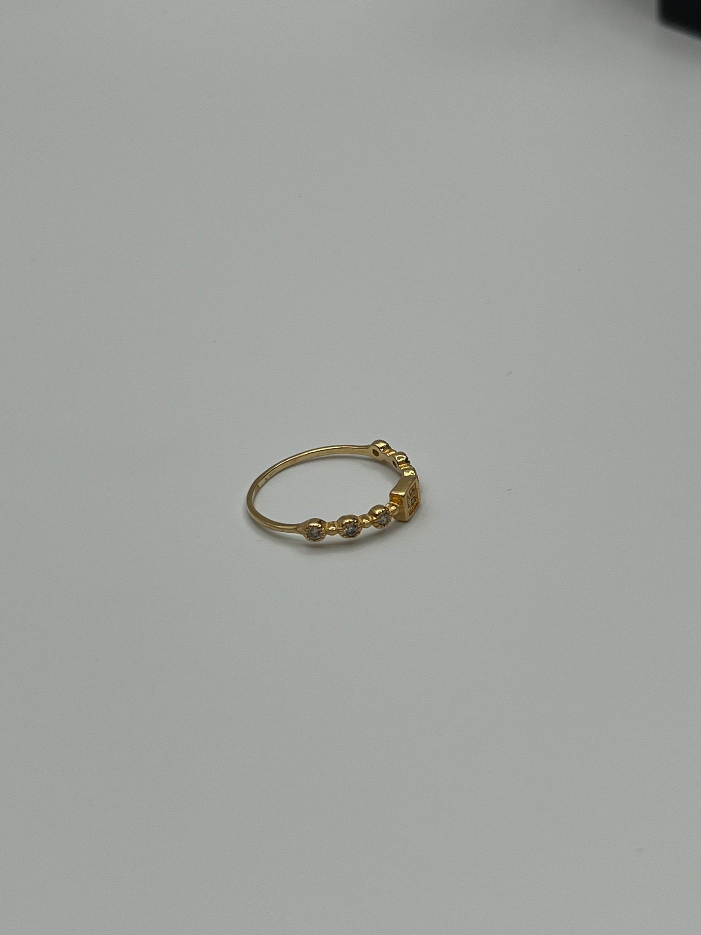 Anillo cuadro circon blanco Oro amarillo 18k / Talla 6 / 1,24 Gr / 3,73 mm