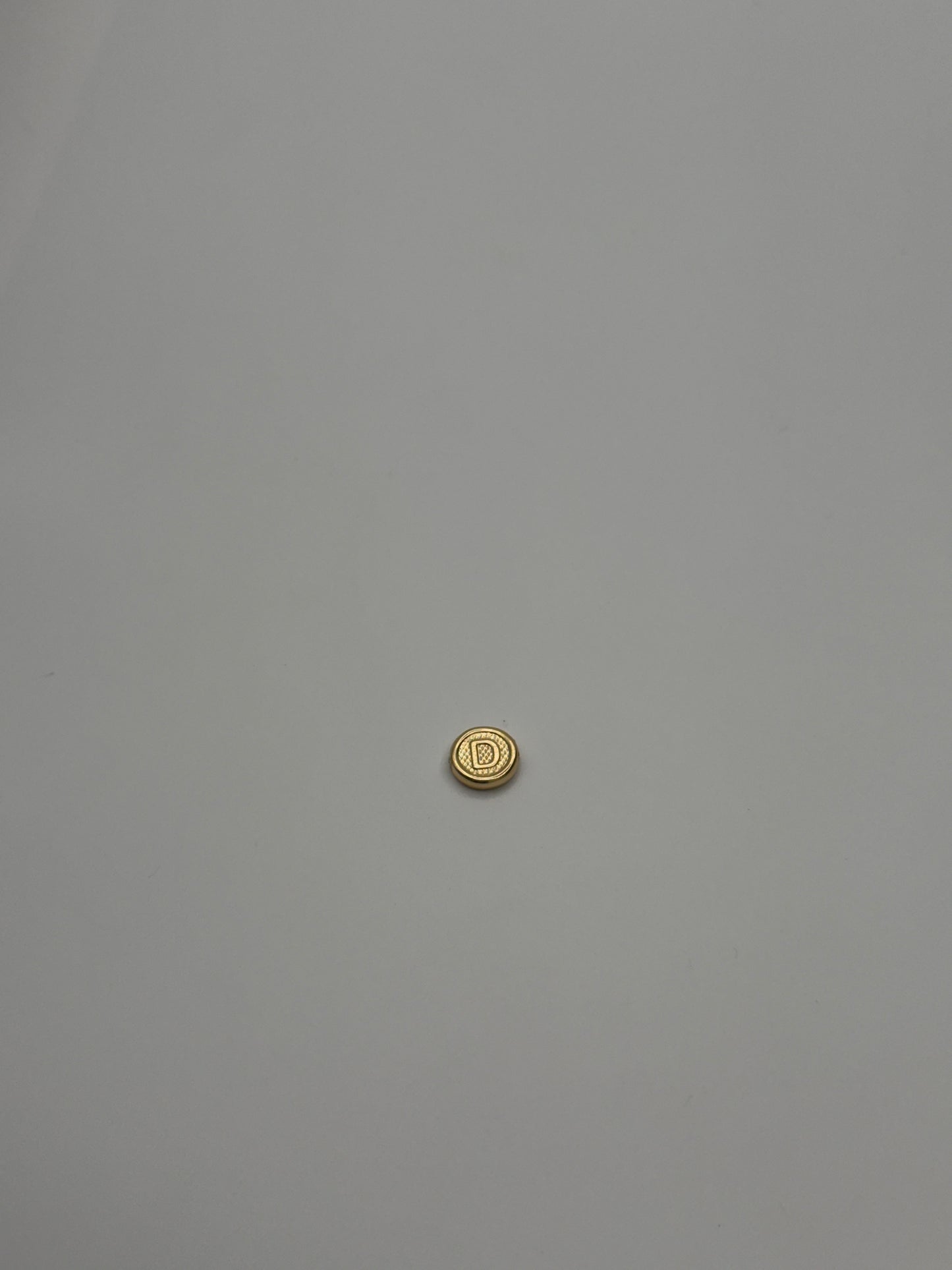 Herraje Letra D Oro amarillo 18k 0,43 Gr / 1 Cm