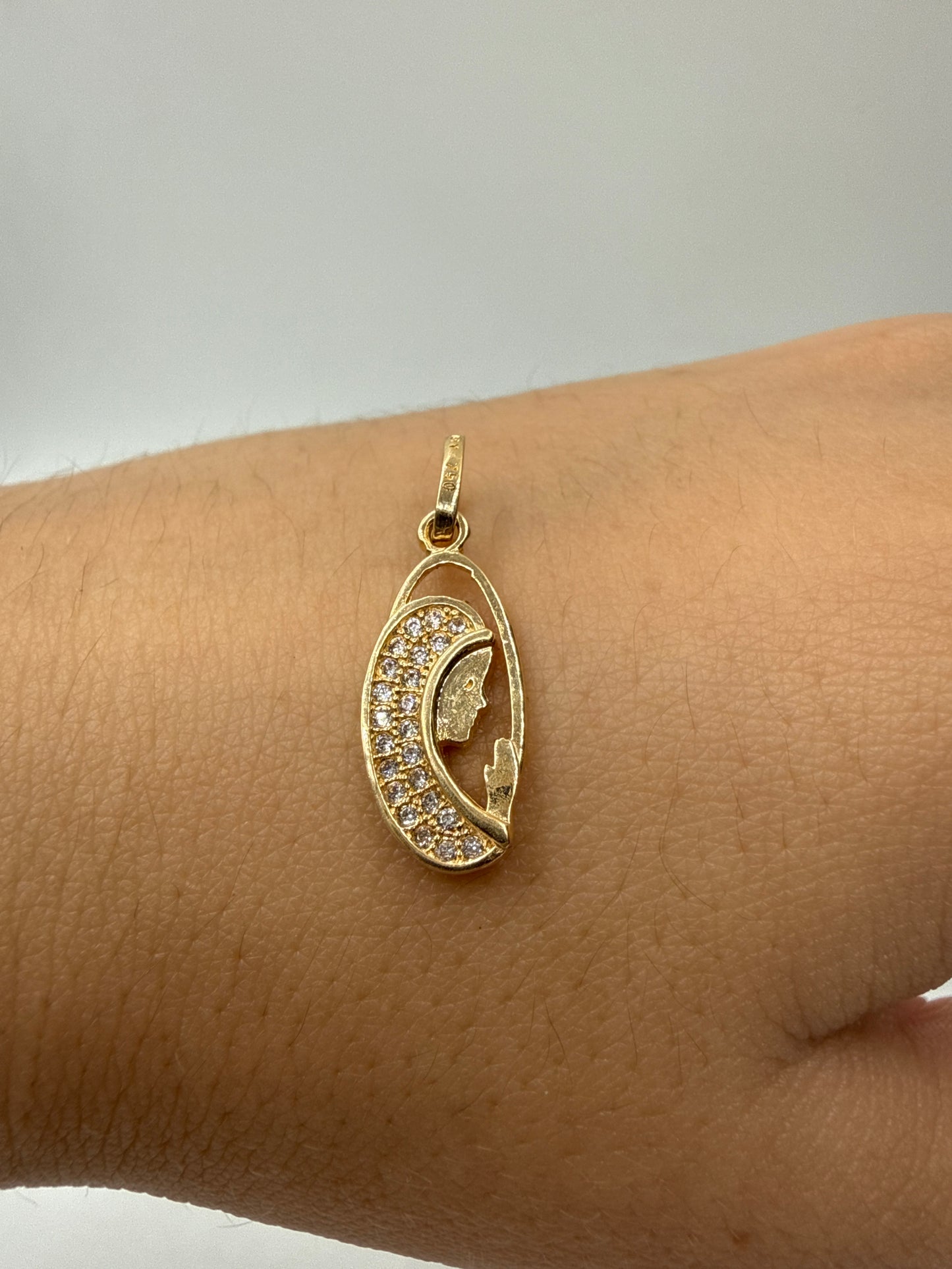 Dije Virgen Maria Oro amarillo 18k 1,27 Gr / 8 mm / 1,8 Cm